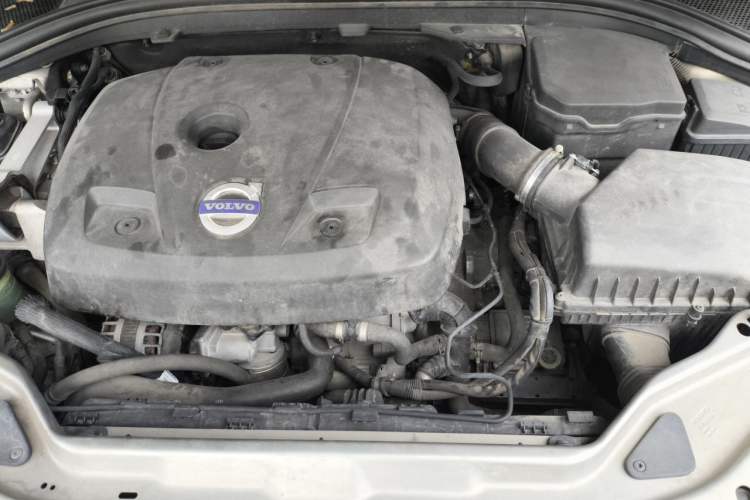 Used Volvo XC60 2015 T5 Smart Upgrade Model Engine Bay