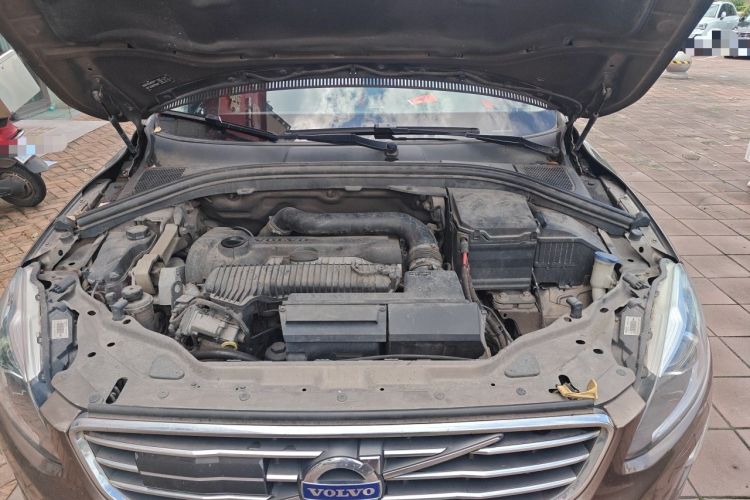 Used Volvo XC60 2015 T5 AWD Zhiyuan Edition Engine Bay