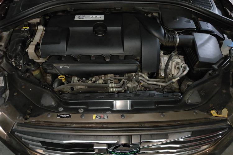 Used Volvo XC60 2015 T6 Zhiya Edition Engine Bay