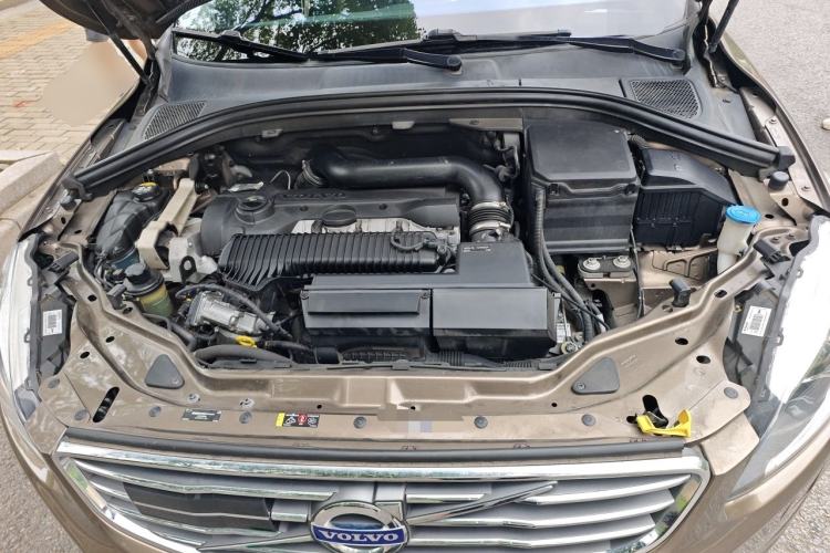 Used Volvo XC60 2015 T5 AWD Zhiyuan Edition Engine Bay