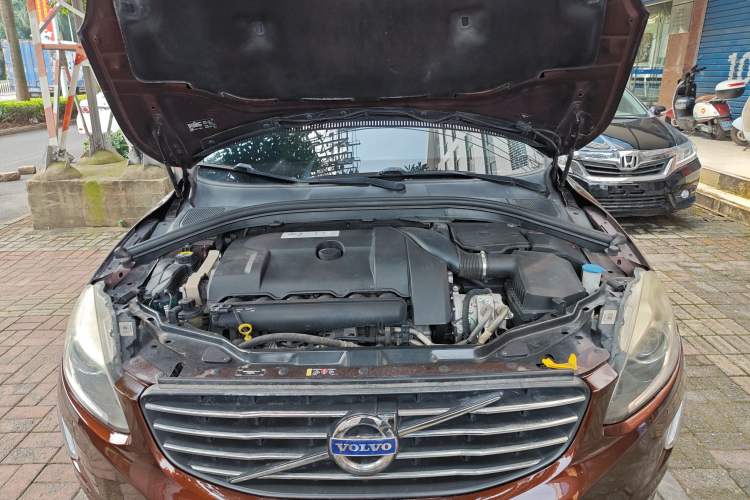 Used Volvo XC60 2015 T6 Zhiyi Edition Engine Bay