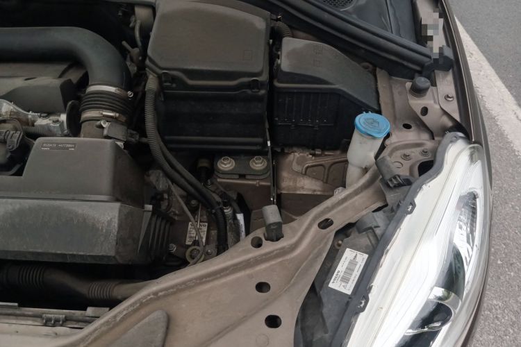 Used Volvo XC60 2015 T5 AWD Zhiyuan Edition Engine Bay Left