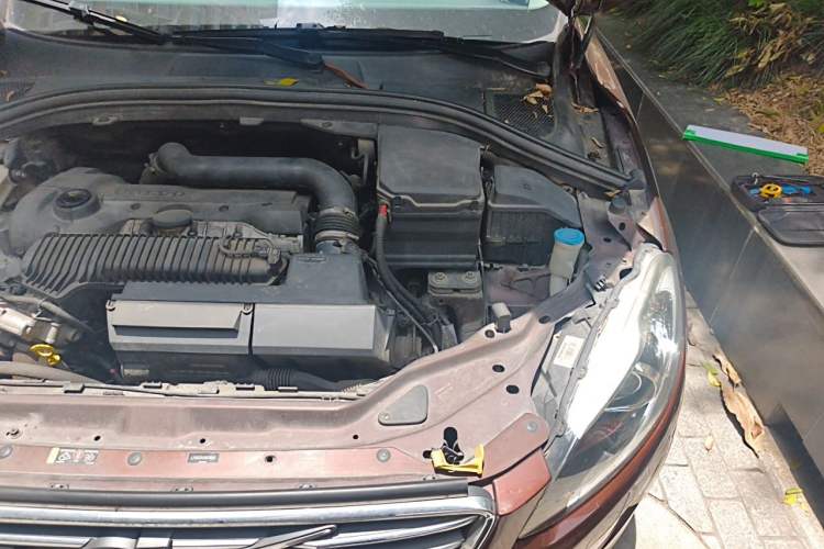Used Volvo XC60 2015 T5 AWD Smart Drive Edition Engine Bay Left