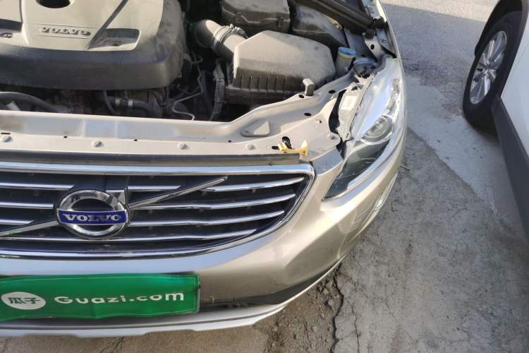 Used Volvo XC60 2015 T5 Smart Upgrade Model Engine Bay Left