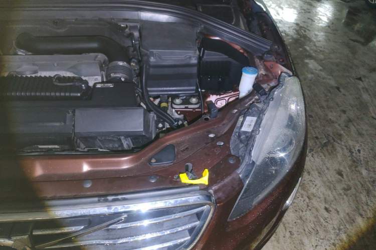 Used Volvo XC60 2015 T5 AWD Zhiyuan Edition Engine Bay Left