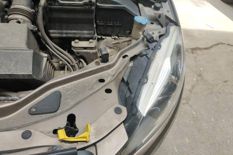 Used Volvo XC60 2015 T5 AWD Zhiyuan Edition Engine Bay Left