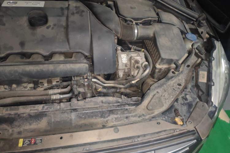 Used Volvo XC60 2015 T6 Zhiyi Edition Engine Bay Left