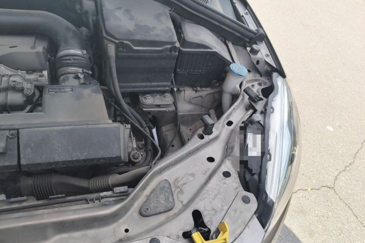 Used Volvo XC60 2015 T5 AWD Zhiyuan Edition Engine Bay Left