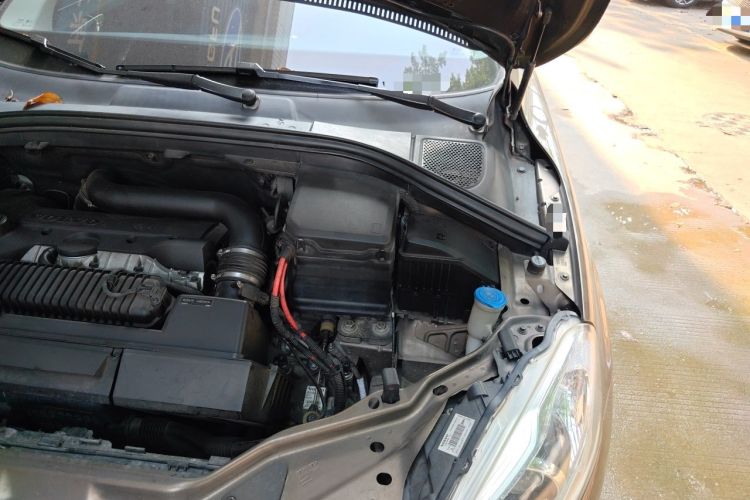 Used Volvo XC60 2015 T5 AWD Zhiyuan Edition Engine Bay Left
