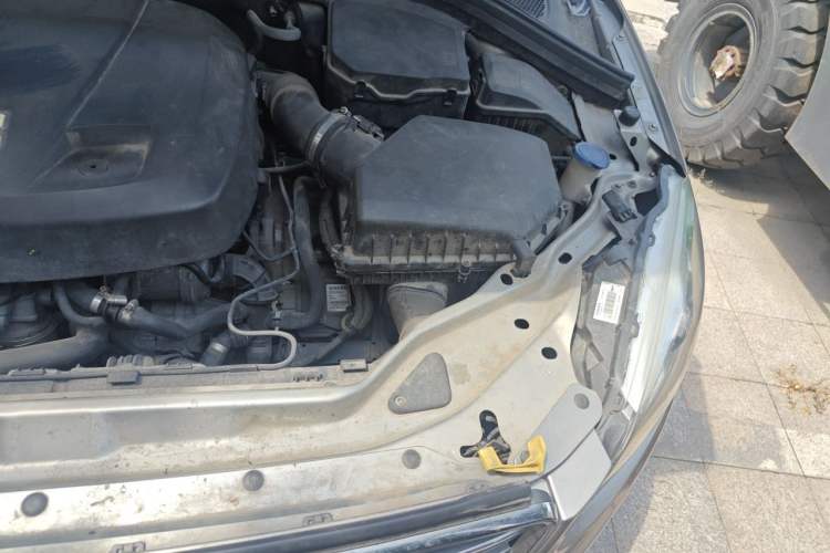 Used Volvo XC60 2015 T5 Smart Edition Engine Bay Left
