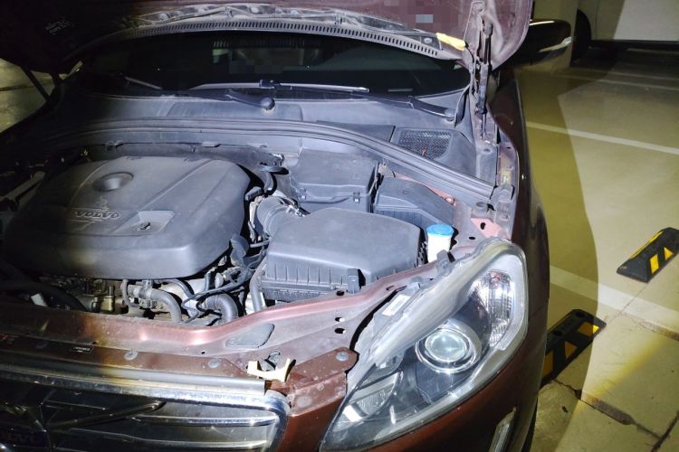 Used Volvo XC60 2015 T5 Smart Upgrade Model Engine Bay Left