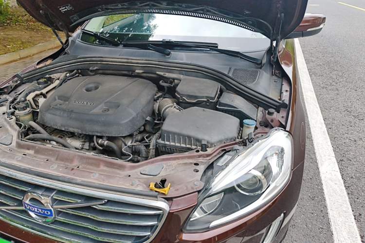 Used Volvo XC60 2015 T5 Smart Upgrade Model Engine Bay Left