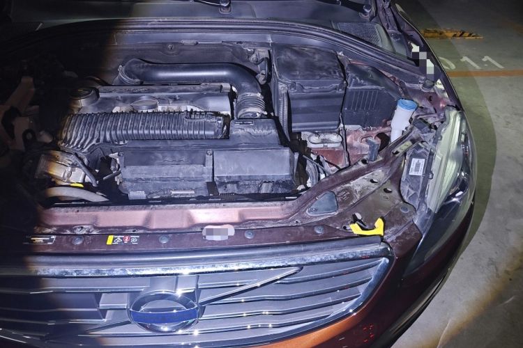 Used Volvo XC60 2015 T5 AWD Zhiyuan Edition Engine Bay Left