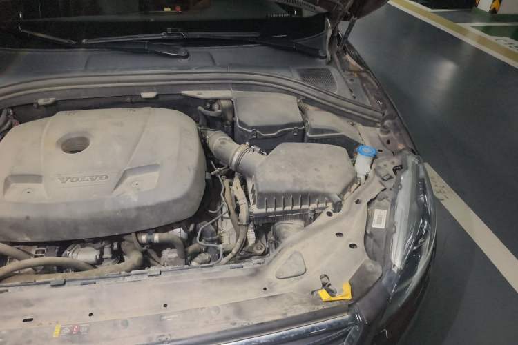 Used Volvo XC60 2015 T5 Smart Upgrade Model Engine Bay Left