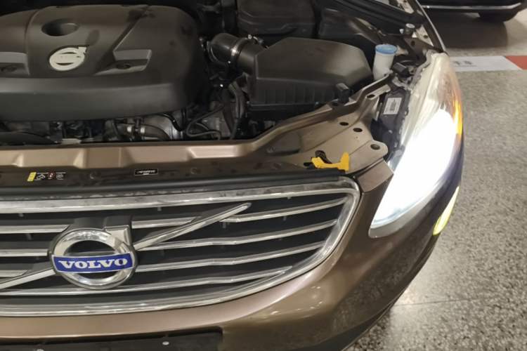 Used Volvo XC60 2015 T5 Smart Upgrade Model Engine Bay Left
