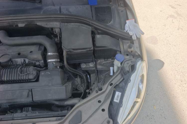 Used Volvo XC60 2015 T5 AWD Zhiyuan Edition Engine Bay Left