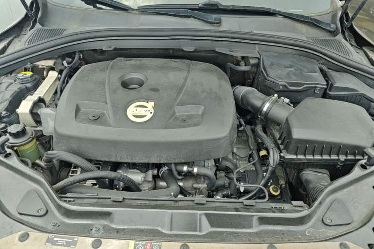 Used Volvo XC60 2015 T5 Zhiya Edition Engine Bay