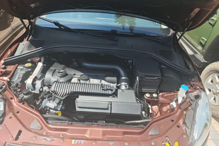 Used Volvo XC60 2015 T5 AWD Zhiyuan Edition Engine Bay