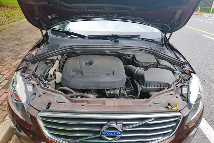 Used Volvo XC60 2015 T5 Smart Upgrade Model Engine Bay