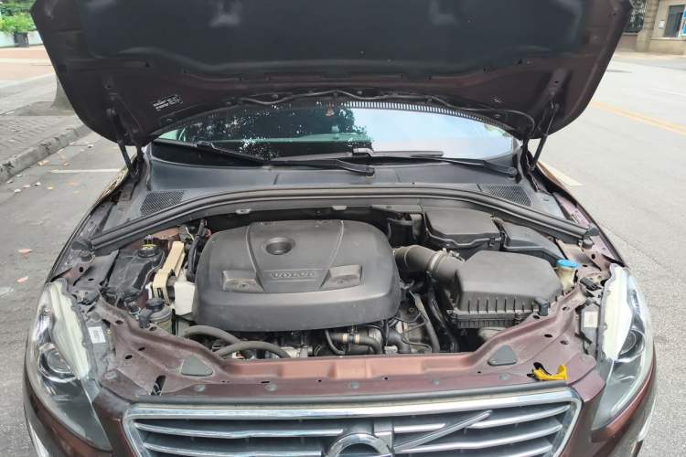 Used Volvo XC60 2015 T5 Smart Upgrade Model Engine Bay