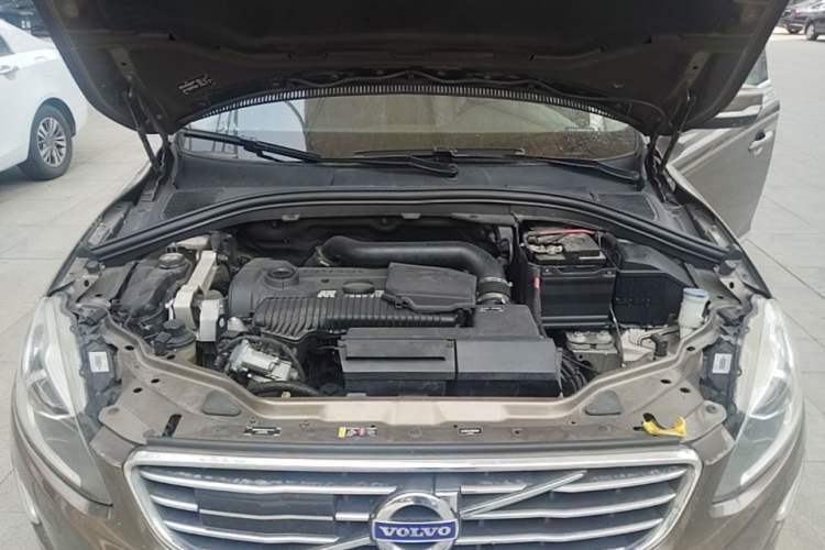 Used Volvo XC60 2015 T5 AWD Zhiyuan Edition Engine Bay