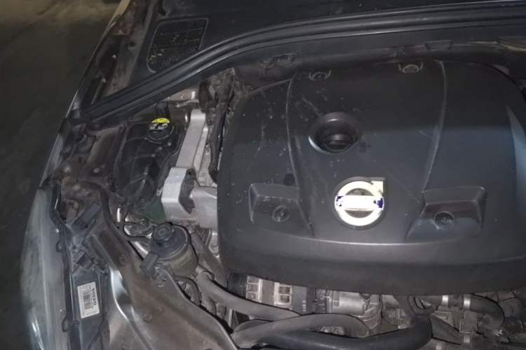 Used Volvo XC60 2015 T5 Smart Edition Engine Bay Right