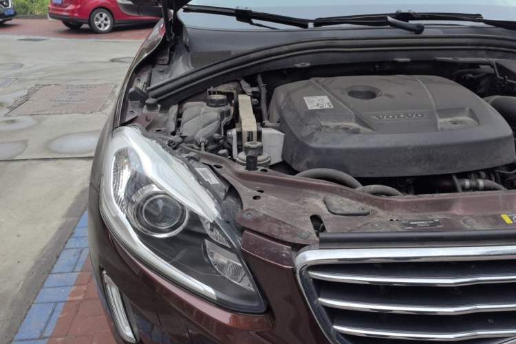 Used Volvo XC60 2015 T5 Smart Upgrade Model Engine Bay Right