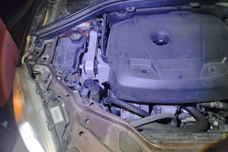 Used Volvo XC60 2015 T5 Smart Upgrade Model Engine Bay Right