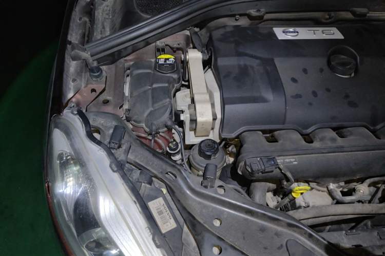 Used Volvo XC60 2015 T6 Zhiyi Edition Engine Bay Right