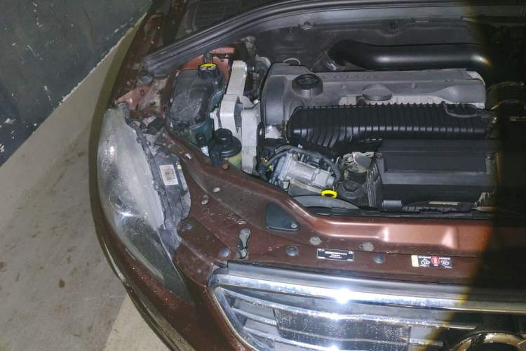Used Volvo XC60 2015 T5 AWD Zhiyuan Edition Engine Bay Right