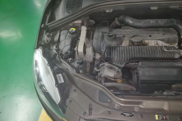 Used Volvo XC60 2015 T5 AWD Zhiyuan Edition Engine Bay Right