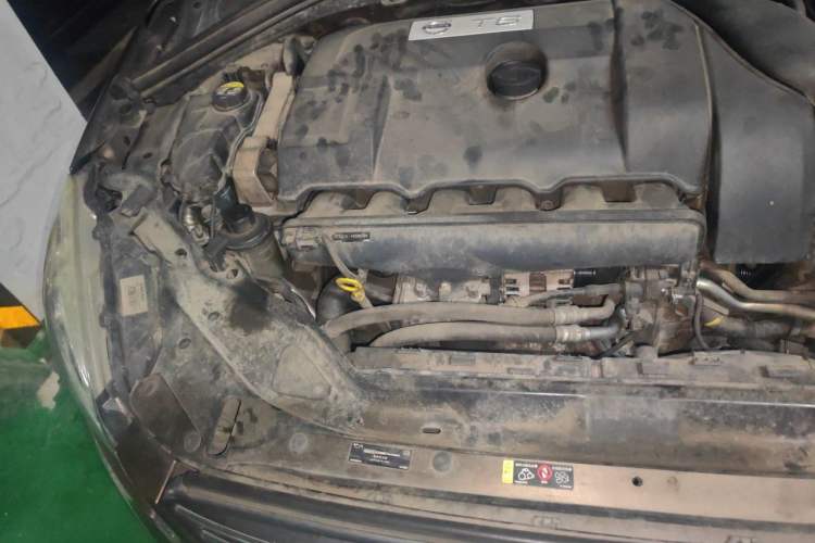 Used Volvo XC60 2015 T6 Zhiyi Edition Engine Bay Right
