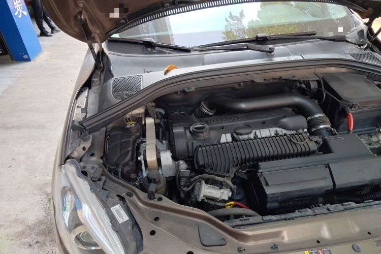 Used Volvo XC60 2015 T5 AWD Zhiyuan Edition Engine Bay Right