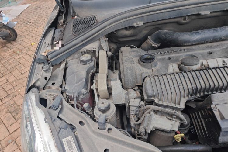 Used Volvo XC60 2015 T5 AWD Zhiyuan Edition Engine Bay Right