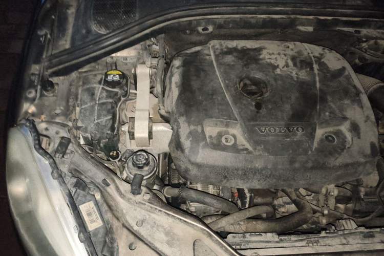 Used Volvo XC60 2015 T5 Smart Edition Engine Bay Right