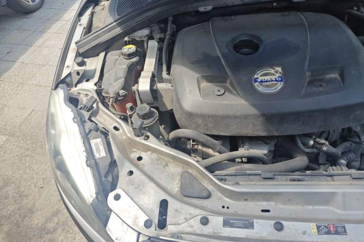 Used Volvo XC60 2015 T5 Smart Edition Engine Bay Right