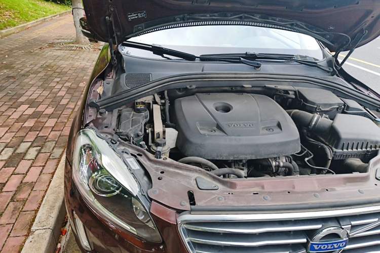 Used Volvo XC60 2015 T5 Smart Upgrade Model Engine Bay Right
