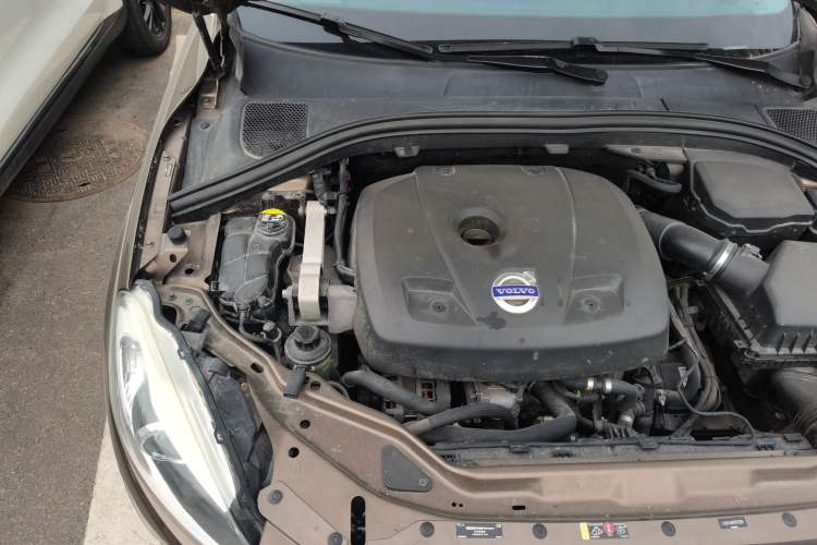 Used Volvo XC60 2015 T5 Smart Upgrade Model Engine Bay Right