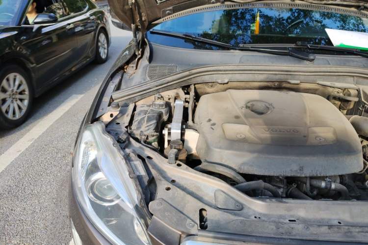 Used Volvo XC60 2015 T5 Smart Upgrade Model Engine Bay Right