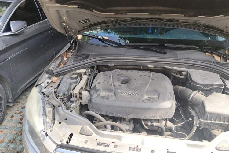 Used Volvo XC60 2015 T5 Smart Edition Engine Bay Right