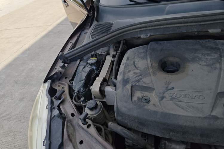 Used Volvo XC60 2015 T5 Smart Upgrade Model Engine Bay Right