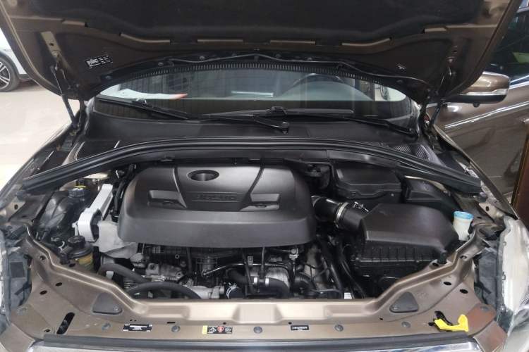 Used Volvo XC60 2015 T5 Smart Upgrade Model Engine Bay