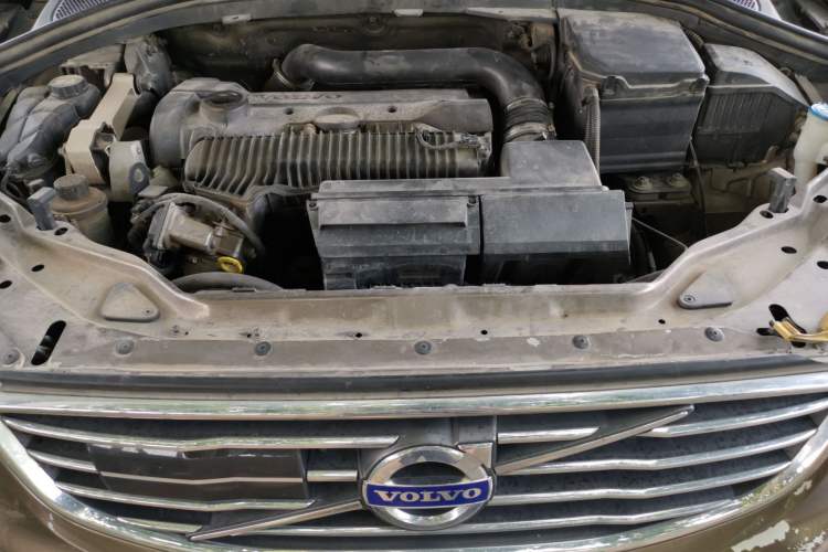 Used Volvo XC60 2015 T5 AWD Zhiyuan Edition Engine Bay