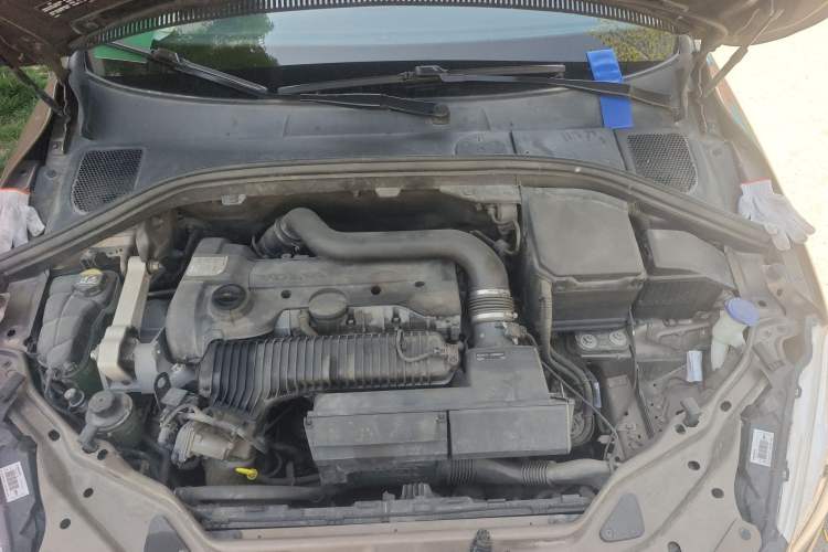 Used Volvo XC60 2015 T5 AWD Zhiyuan Edition Engine Bay