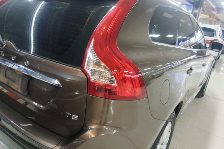 Used Volvo XC60 2015 T5 Smart Upgrade Model Exterior 6