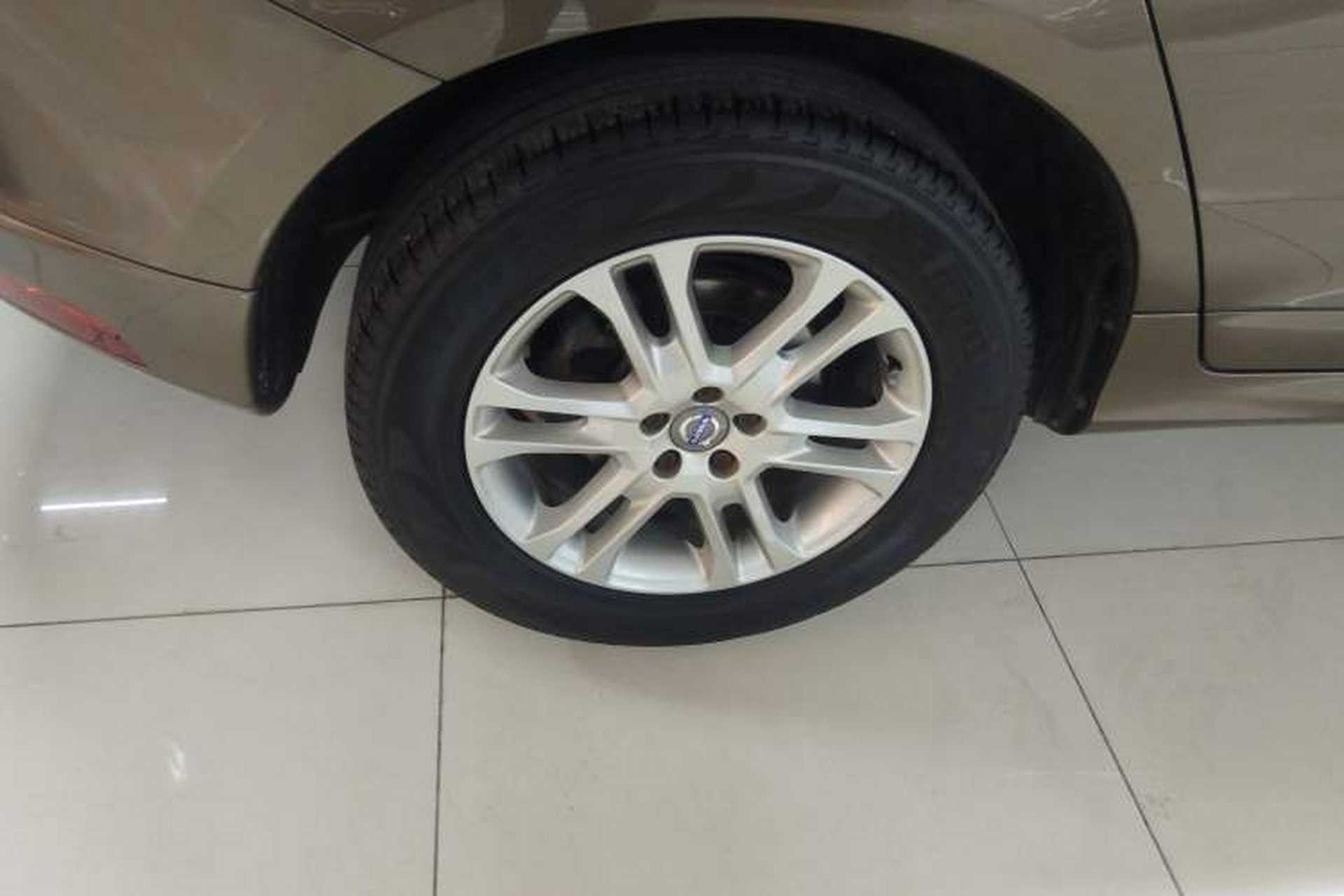 Used Volvo XC60 2015 T5 Smart Upgrade Model Exterior 8