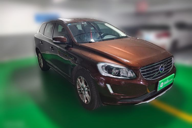 Used Volvo XC60 2015 T5 Smart Upgrade Model Front Right 45 Deg