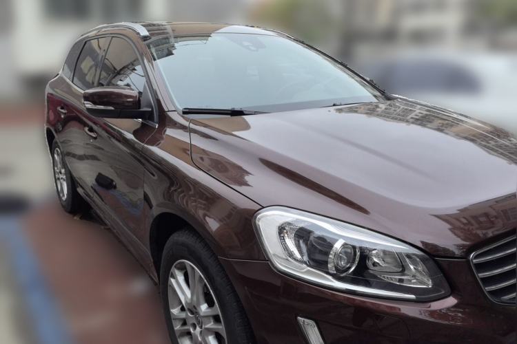 Used Volvo XC60 2015 T5 Smart Upgrade Model Front Right 45 Deg
