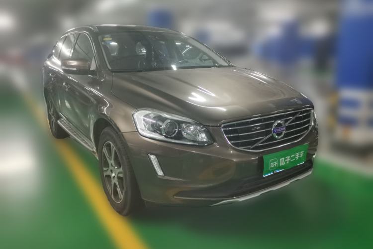 Used Volvo XC60 2015 T5 AWD Zhiyuan Edition Front Right 45 Deg