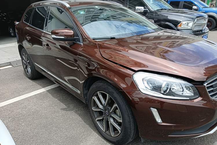 Used Volvo XC60 2015 T5 AWD Smart Drive Edition Front Right 45 Deg